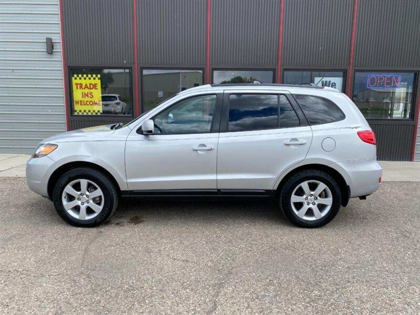 2007 Bright Silver Hyundai SANTA FE SE (5NMSH13E37H) with an 3.3L V6 242hp 226ft. lbs. engine, Automatic transmission, located at 842 E South Street, Powell, WY, 82435, (307) 754-7289, 44.752300, -108.746933 - Photo#24