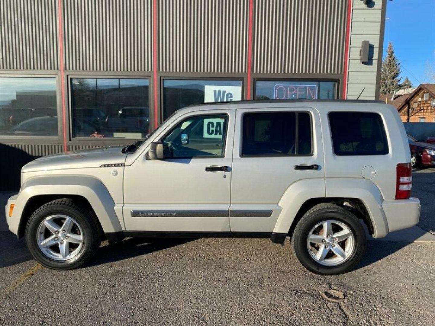 2008 Silver Jeep Liberty Limited (1J8GN58K68W) with an 3.7L V6 210hp 235ft. lbs. engine, Automatic transmission, located at 842 E South Street, Powell, WY, 82435, (307) 754-7289, 44.752300, -108.746933 - Photo#28