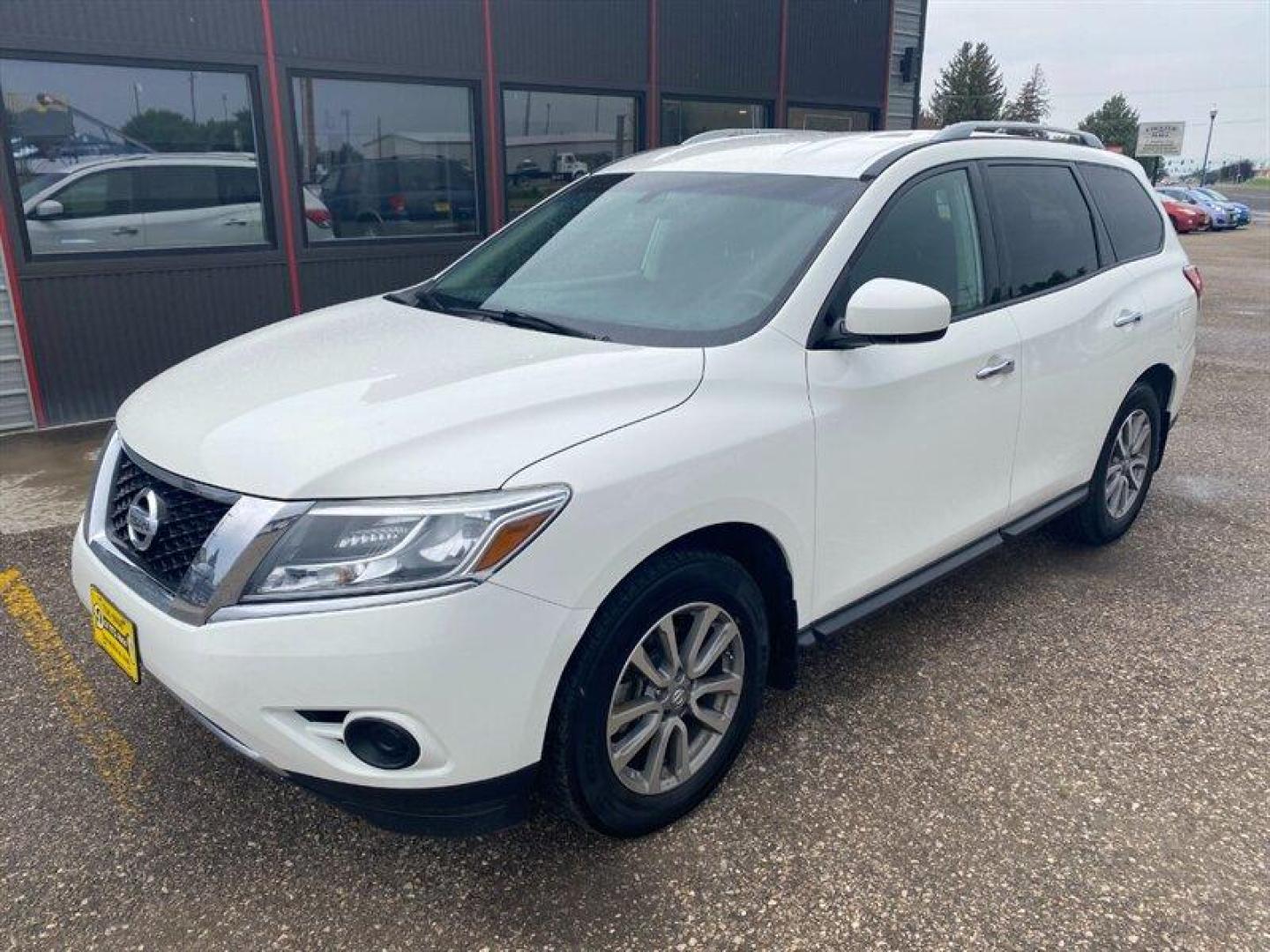 2016 Glacier White Nissan Pathfinder S (5N1AR2MN0GC) with an 3.5L V6 260hp 240ft. lbs. engine, Automatic transmission, located at 842 E South Street, Powell, WY, 82435, (307) 754-7289, 44.752300, -108.746933 - Photo#0