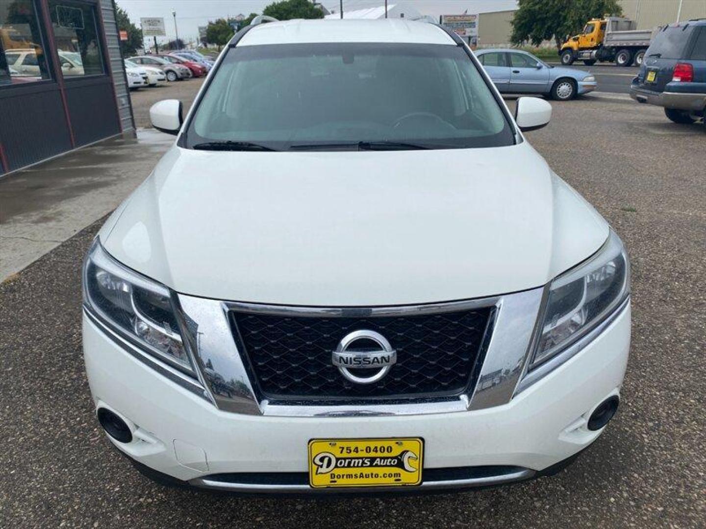 2016 Glacier White Nissan Pathfinder S (5N1AR2MN0GC) with an 3.5L V6 260hp 240ft. lbs. engine, Automatic transmission, located at 842 E South Street, Powell, WY, 82435, (307) 754-7289, 44.752300, -108.746933 - Photo#17