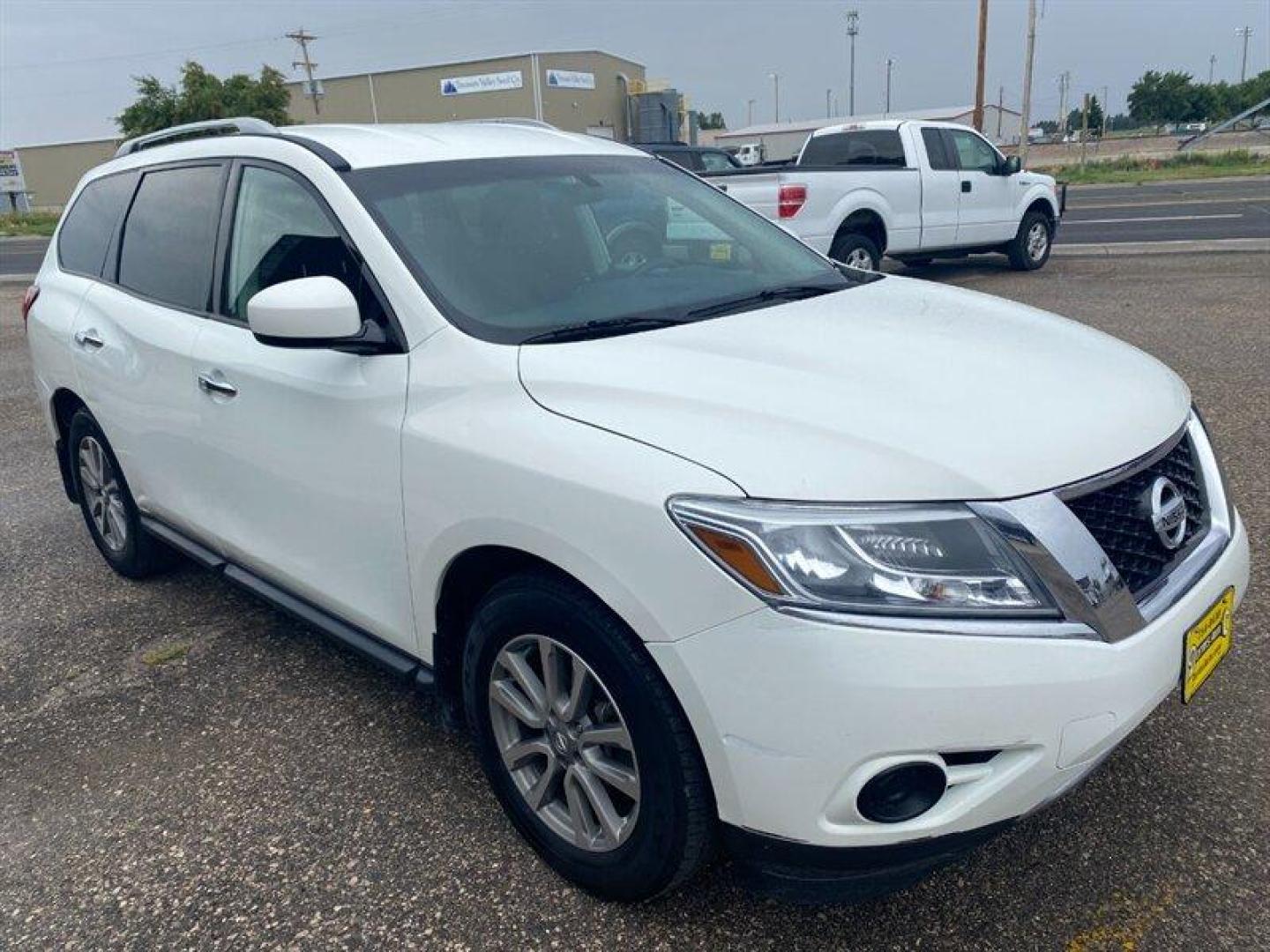 2016 Glacier White Nissan Pathfinder S (5N1AR2MN0GC) with an 3.5L V6 260hp 240ft. lbs. engine, Automatic transmission, located at 842 E South Street, Powell, WY, 82435, (307) 754-7289, 44.752300, -108.746933 - Photo#1