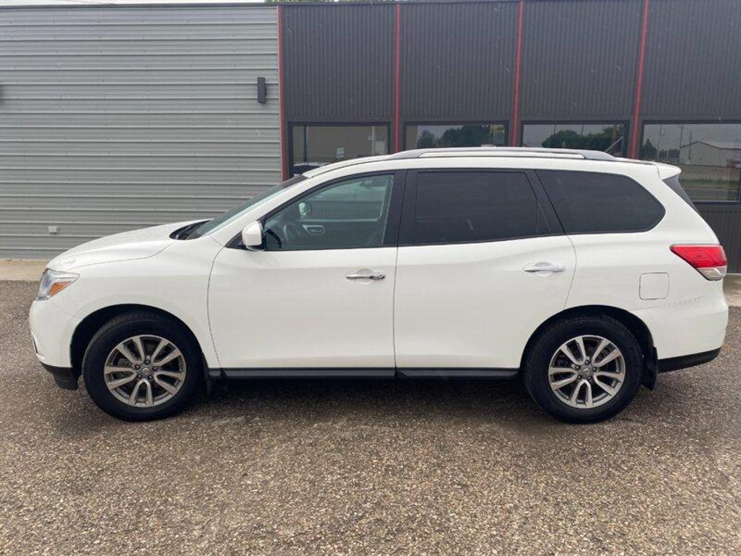 2016 Glacier White Nissan Pathfinder S (5N1AR2MN0GC) with an 3.5L V6 260hp 240ft. lbs. engine, Automatic transmission, located at 842 E South Street, Powell, WY, 82435, (307) 754-7289, 44.752300, -108.746933 - Photo#20