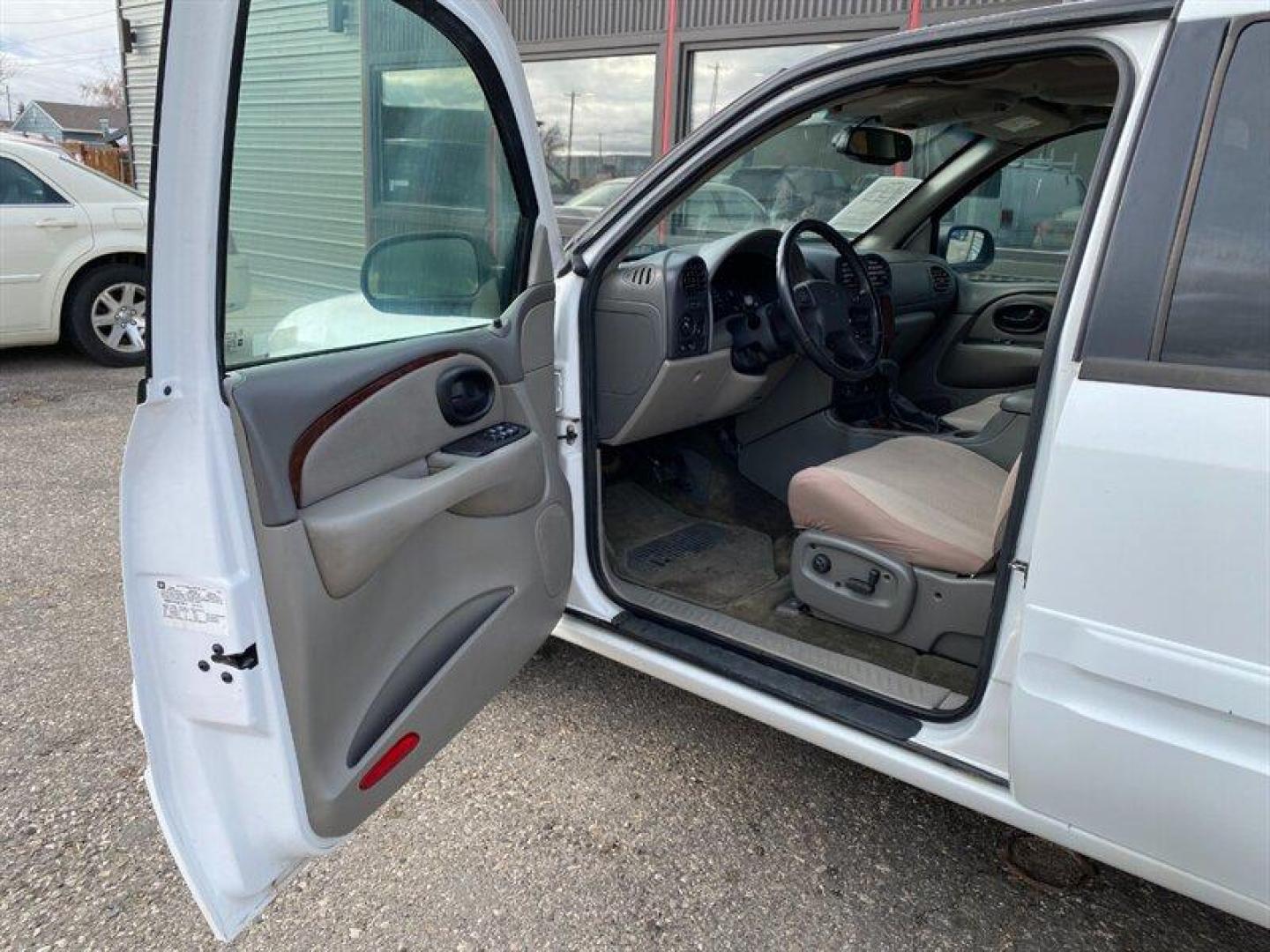 2002 White Oldsmobile Bravada (1GHDT13S722) with an 4L NA I6 double overhead cam (DOHC) 24V engine, Automatic transmission, located at 842 E South Street, Powell, WY, 82435, (307) 754-7289, 44.752300, -108.746933 - Photo#4