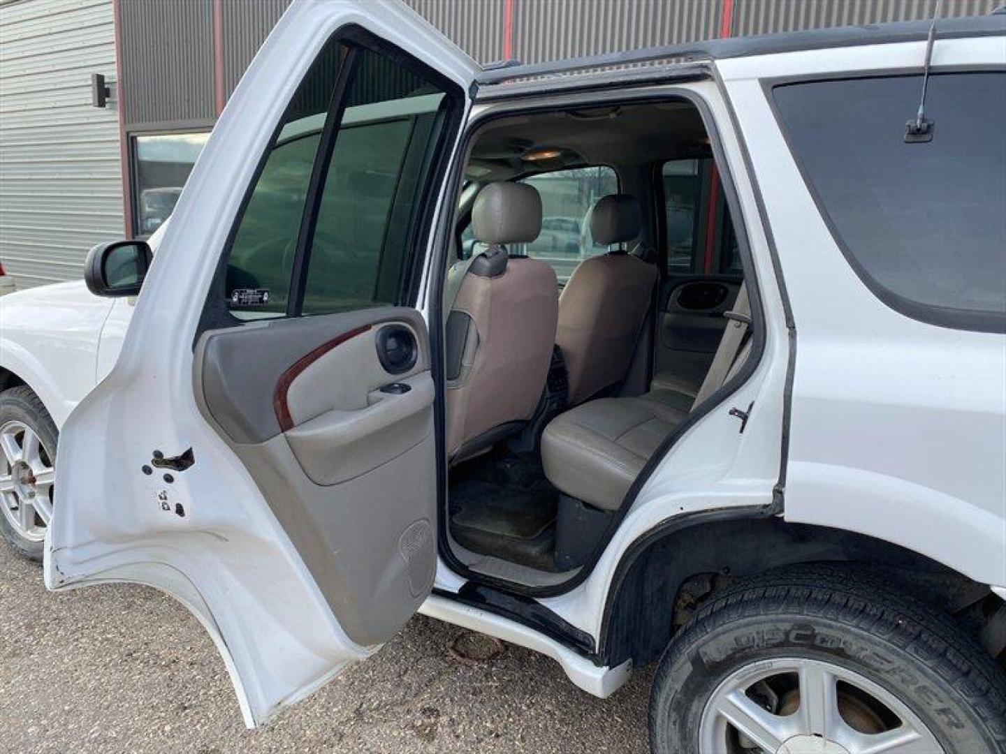 2002 White Oldsmobile Bravada (1GHDT13S722) with an 4L NA I6 double overhead cam (DOHC) 24V engine, Automatic transmission, located at 842 E South Street, Powell, WY, 82435, (307) 754-7289, 44.752300, -108.746933 - Photo#10