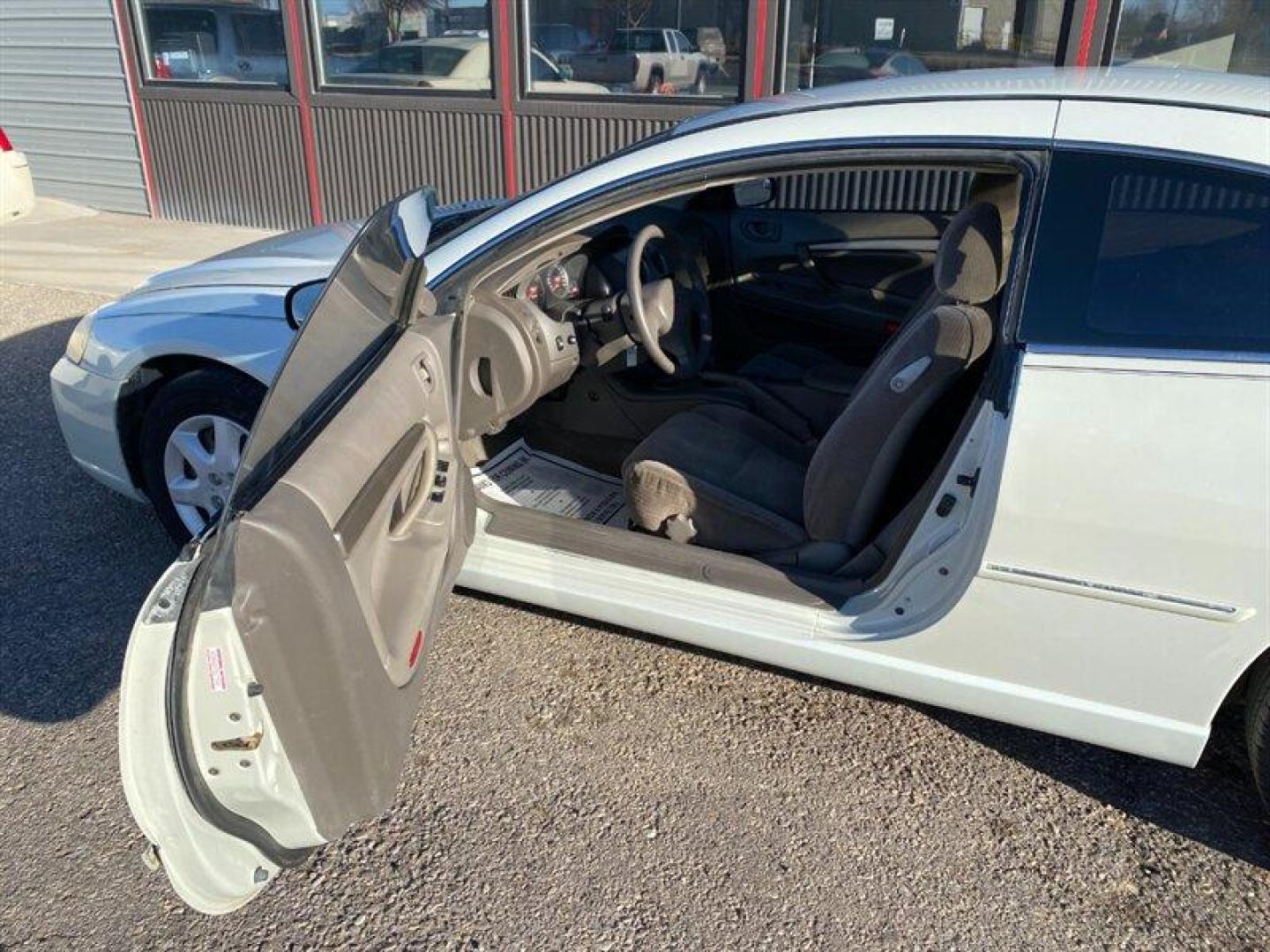 2003 Satin White Pearlcoat Chrysler Sebring LX (4C3AG42G73E) with an 2L NA I4 single overhead cam (SOHC) 16V engine, Automatic transmission, located at 842 E South Street, Powell, WY, 82435, (307) 754-7289, 44.752300, -108.746933 - Photo#21