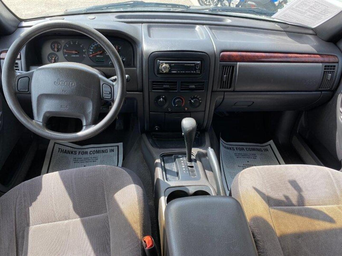 2000 Stone White Clearcoat Jeep Grand Cherokee Laredo (1J4G248S4YC) with an 4.0L I6 195hp 230ft. lbs. engine, Automatic transmission, located at 842 E South Street, Powell, WY, 82435, (307) 754-7289, 44.752300, -108.746933 - Photo#9