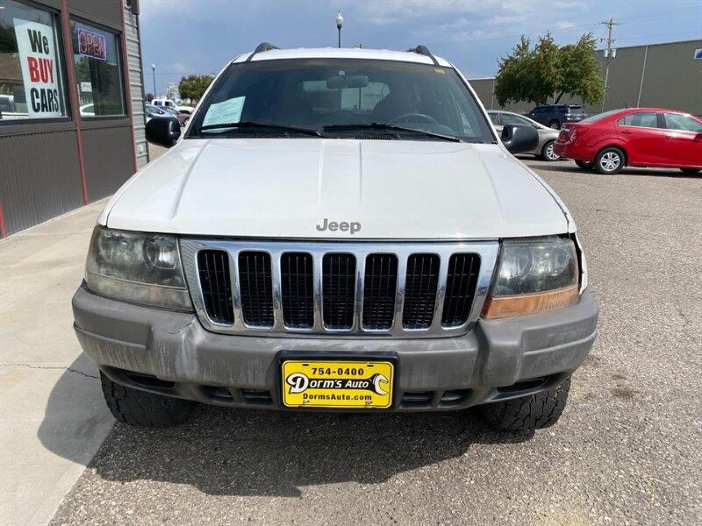 2000 Stone White Clearcoat Jeep Grand Cherokee Laredo (1J4G248S4YC) with an 4.0L I6 195hp 230ft. lbs. engine, Automatic transmission, located at 842 E South Street, Powell, WY, 82435, (307) 754-7289, 44.752300, -108.746933 - Photo#25