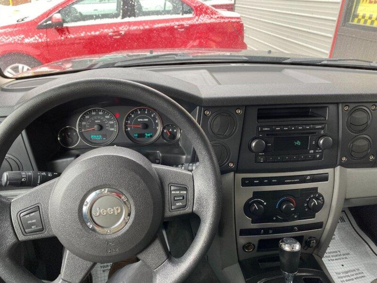 2006 Black Clearcoat Jeep Commander (1J8HG48N06C) with an 4.7L V8 SOHC 16V FI Engine engine, 5-Speed Shiftable Au transmission, located at 842 E South Street, Powell, WY, 82435, (307) 754-7289, 44.752300, -108.746933 - Photo#8