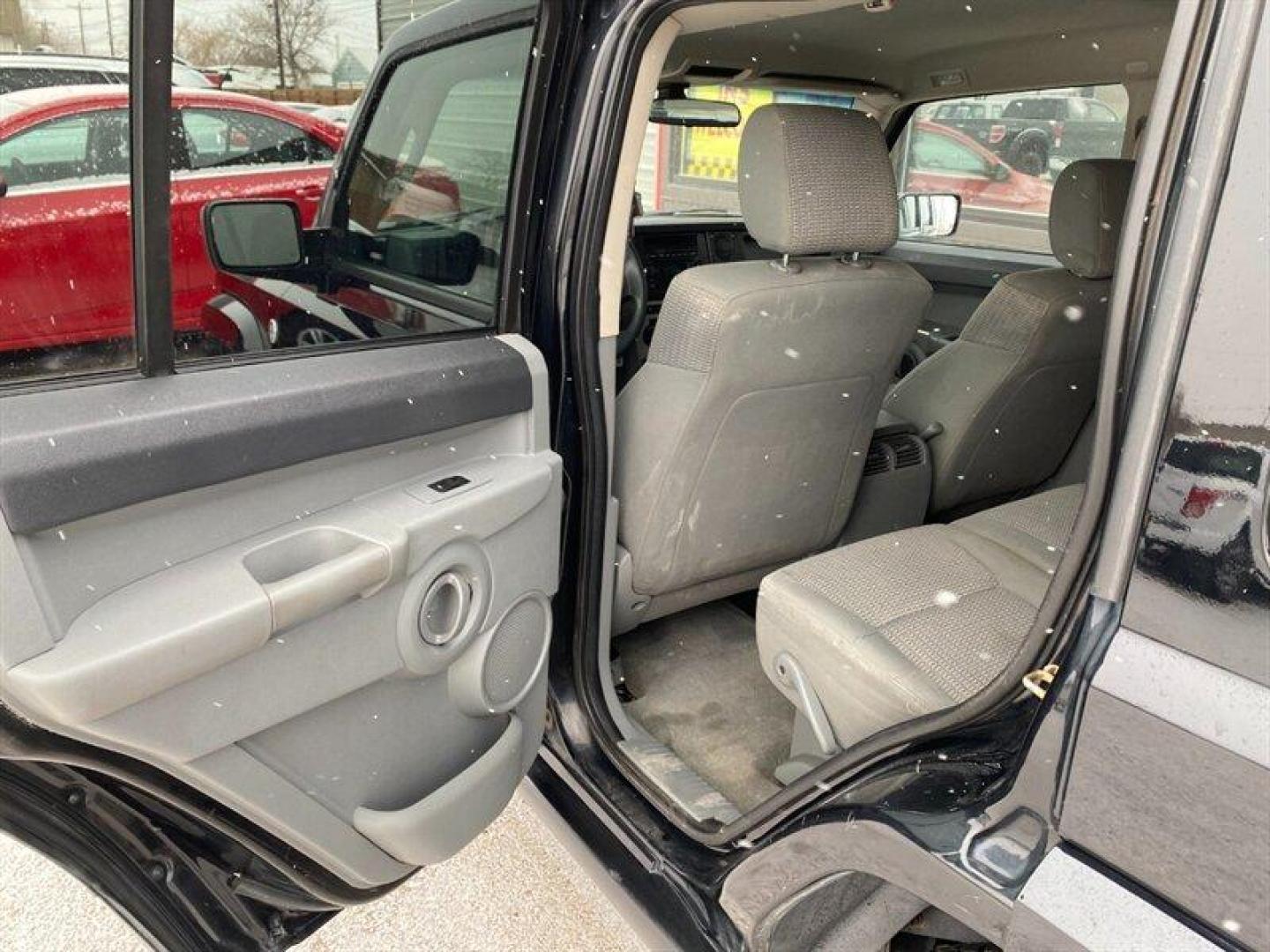 2006 Black Clearcoat Jeep Commander (1J8HG48N06C) with an 4.7L V8 SOHC 16V FI Engine engine, 5-Speed Shiftable Au transmission, located at 842 E South Street, Powell, WY, 82435, (307) 754-7289, 44.752300, -108.746933 - Photo#10