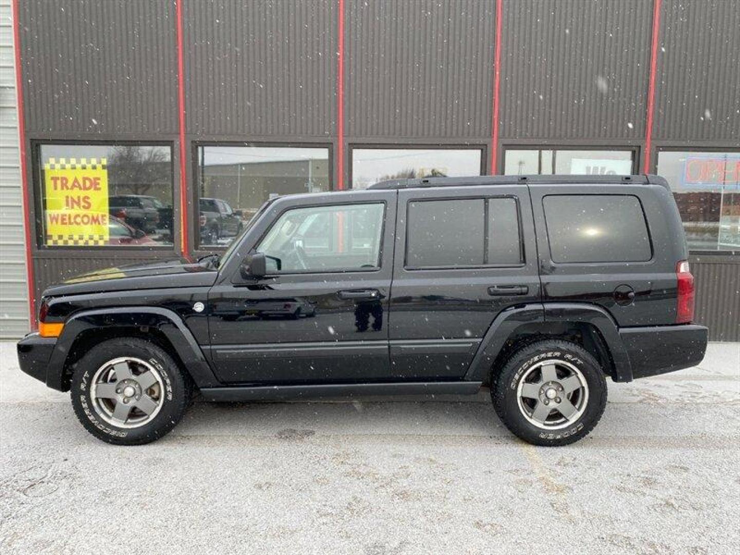 2006 Black Clearcoat Jeep Commander (1J8HG48N06C) with an 4.7L V8 SOHC 16V FI Engine engine, 5-Speed Shiftable Au transmission, located at 842 E South Street, Powell, WY, 82435, (307) 754-7289, 44.752300, -108.746933 - Photo#28